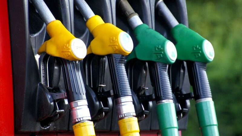 Le gouvernement assume la fiscalité des carburants