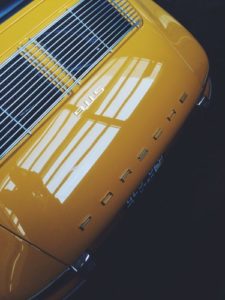 Le coffre arrière d'une Porsche