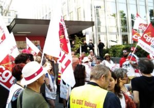 Une manifestation devant le siège de l'Unédic