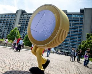 Devant le siège du Bundesbank , la banque fédérale allemande
