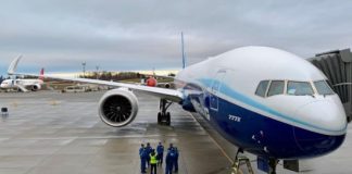 Le Boeing 777X sur la piste de décollage, le samedi 25 janvier 2020.