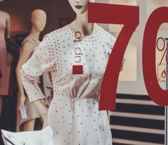 Des soldes dans un magasin de vêtements en Allemagne.
