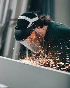 En mars, la production industrielle en France a chuté de 16,2 % par rapport à février, selon l'enquête trimestrielle de l'Insee publiée ce jeudi 7 mai.