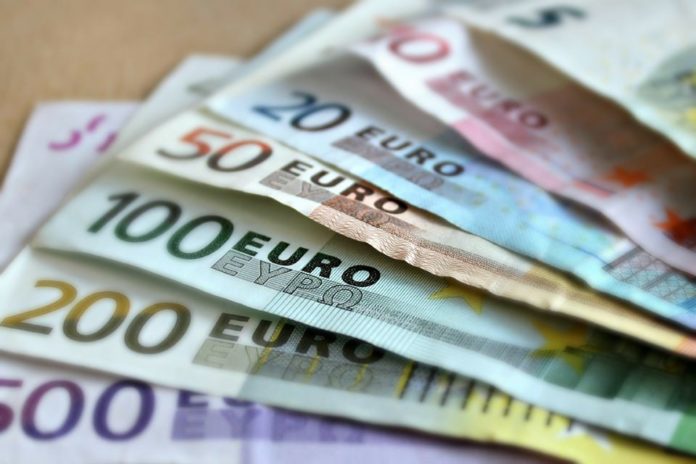 Des billets d'euros de diverses valeurs.