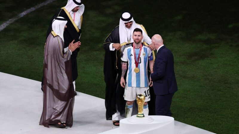 Au Qatar, le plus grand fabricant de bisht fait recette grâce à Messi