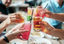 Alcool : une consommation mondiale en recul, portée par les jeunes générations